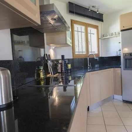 Ella Ella 度假居 *